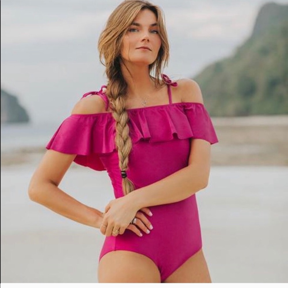 ALBION FIT The Wave One Piece Swimsuit LIKE NEW